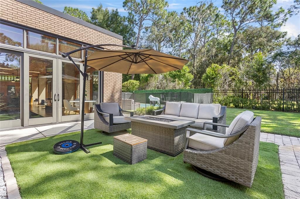 Backyard, Exterior