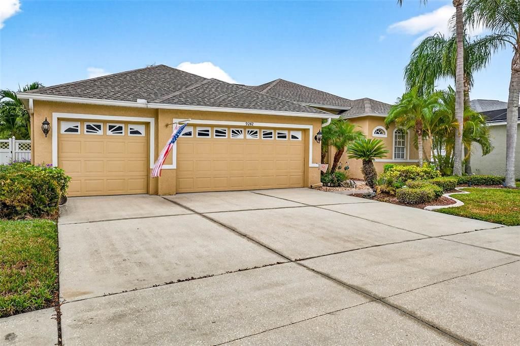 Attached, Exterior, Facade, Ranch