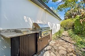Exterior, Outdoor Kitchen