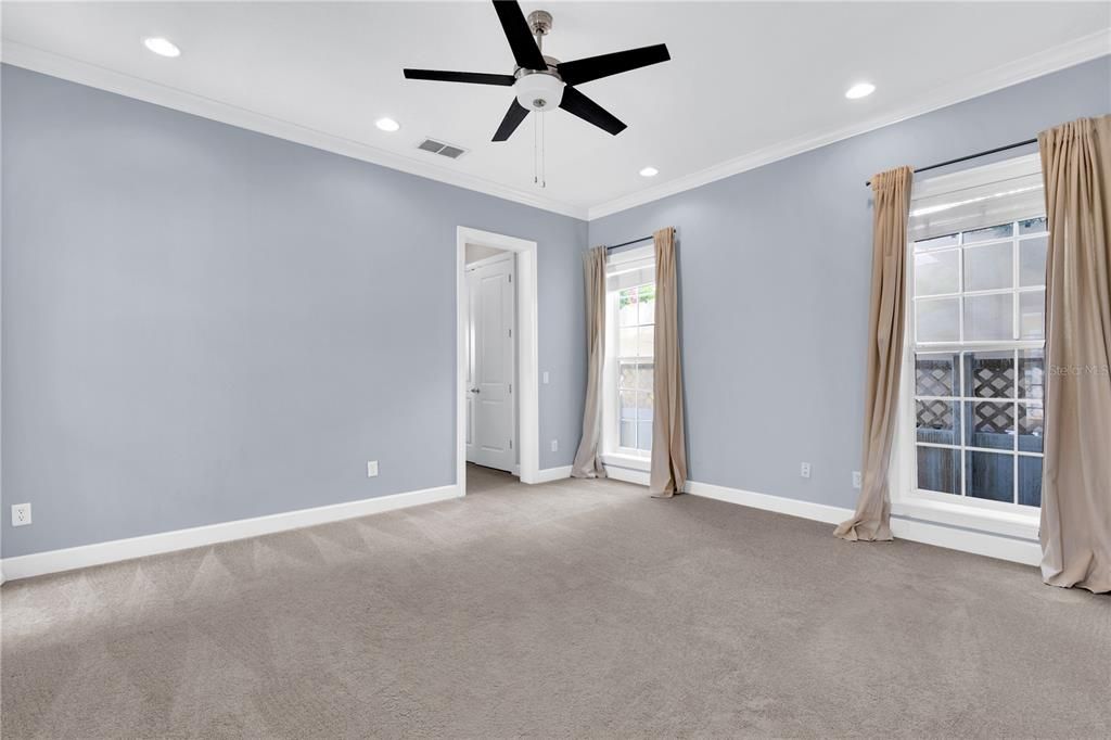 Empty room, Interior, Recessed Lighting