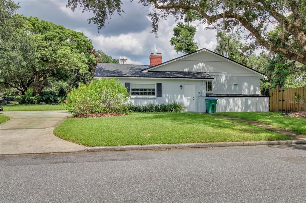 Exterior, Facade, Ranch