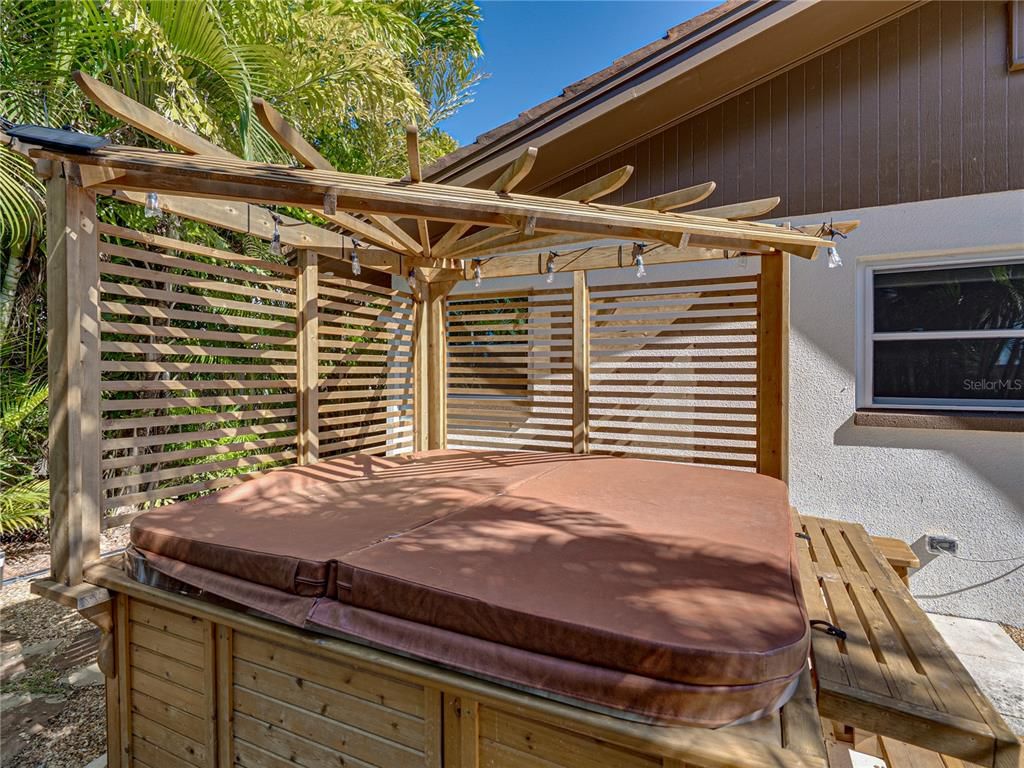 Exterior, Hot Tub