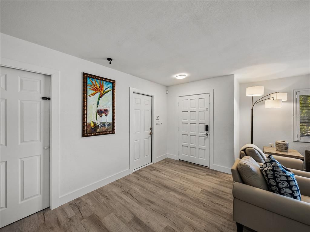 Interior, Recessed Lighting, Wood Texture Flooring