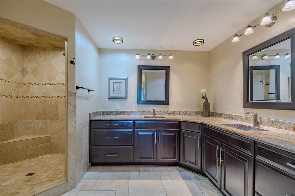 Bathroom, Dual Sink Vanities, Interior, Recessed Lighting