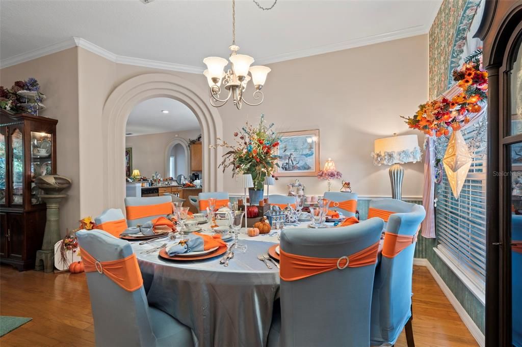 Chandelier, Dining room, Interior, Recessed Lighting, Wood Texture Flooring