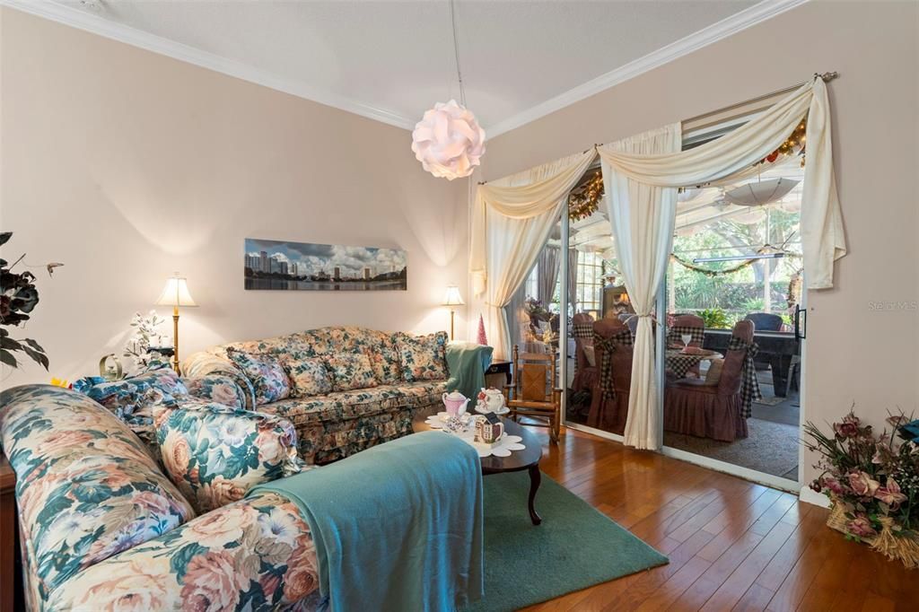 Interior, Living room, Pendant Lights, Wood Texture Flooring