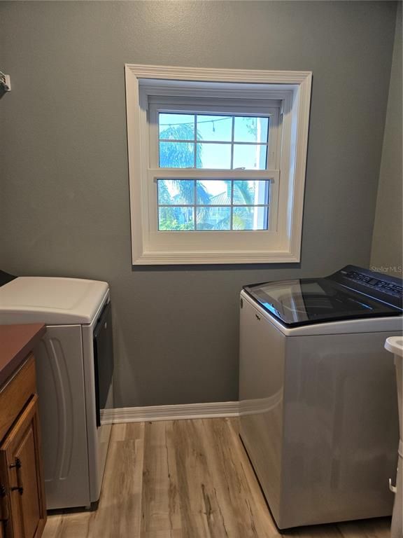 Interior, Washer, Wood Texture Flooring
