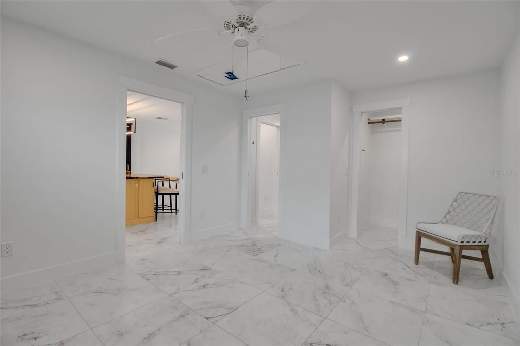 Empty room, Interior, Marble, Recessed Lighting