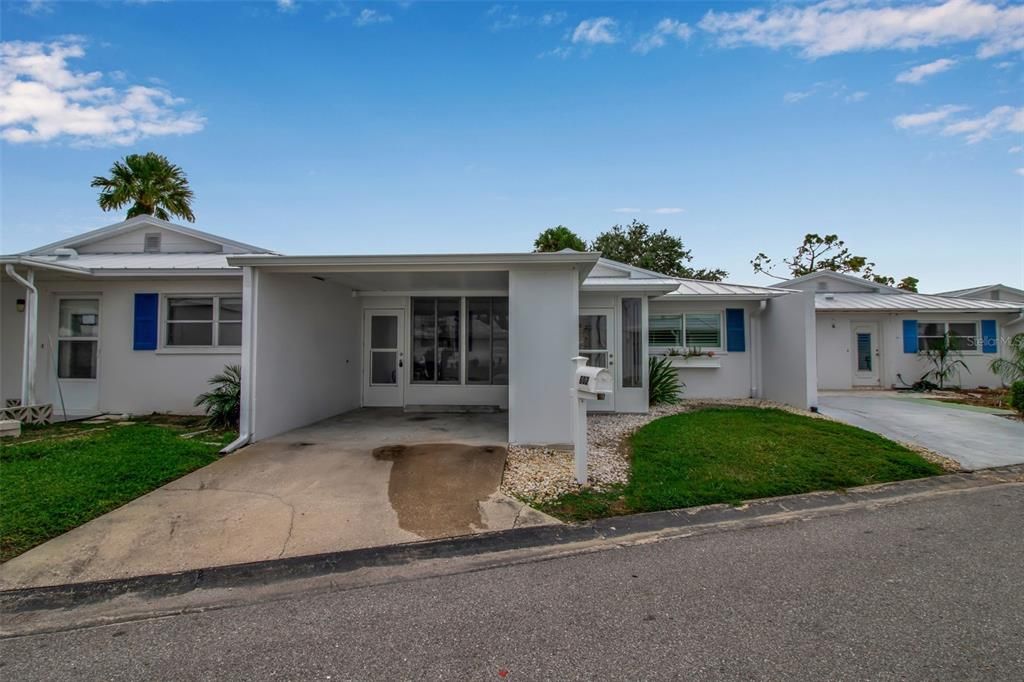 Exterior, Facade, Ranch