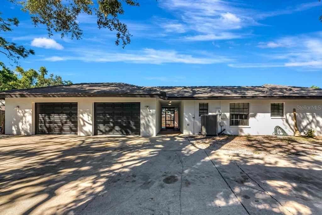 Attached, Exterior, Facade, Ranch