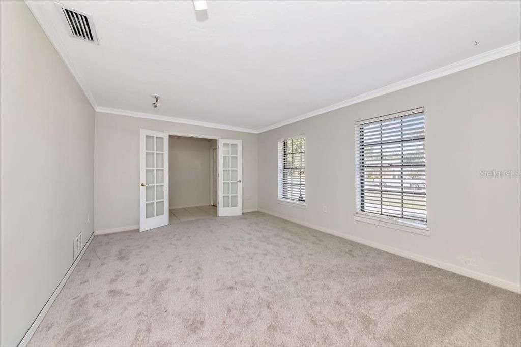 Empty room, Interior