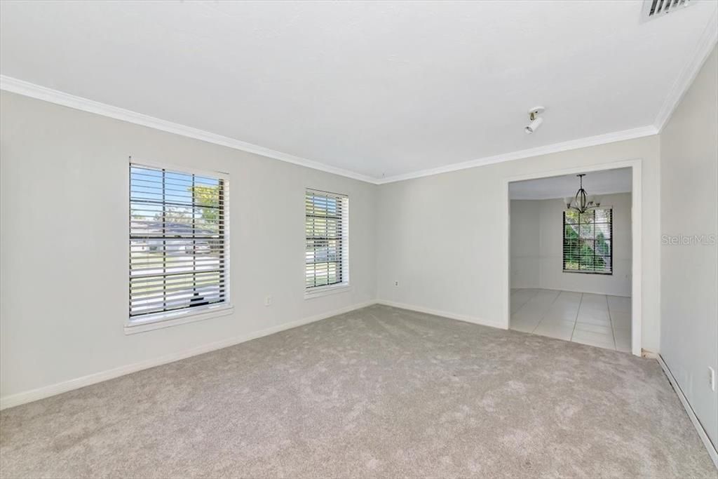 Empty room, Interior