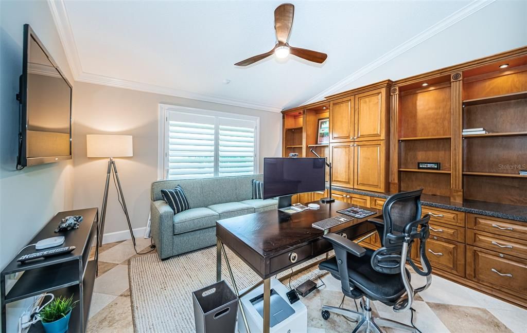 Home Office, Interior
