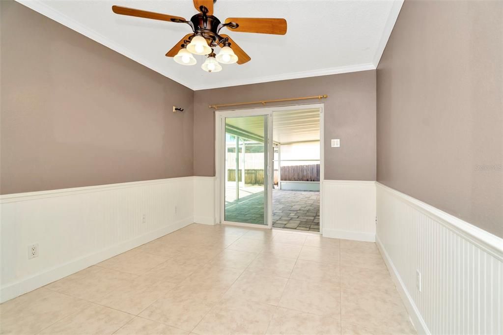 Empty room, Interior