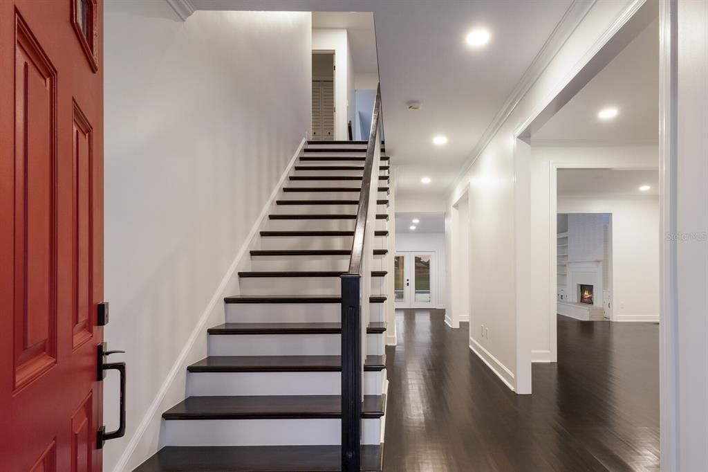 Interior, Recessed Lighting, Wood Texture Flooring