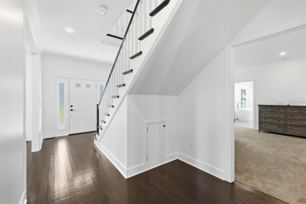 Interior, Recessed Lighting, Wood Texture Flooring