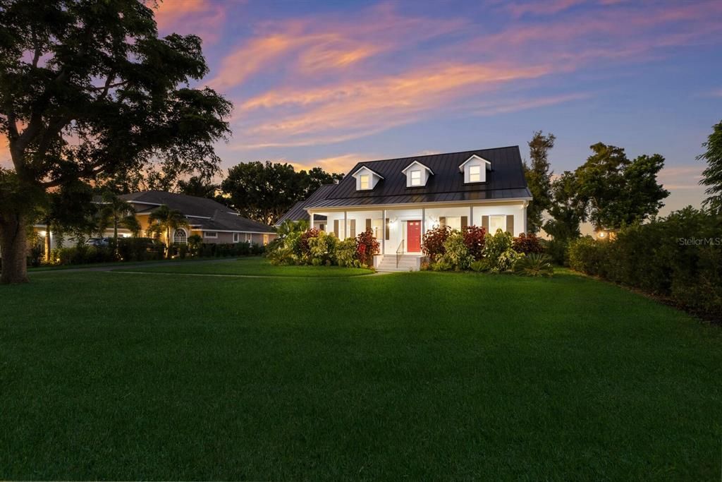 Backyard, Exterior, Facade, Farmhouse