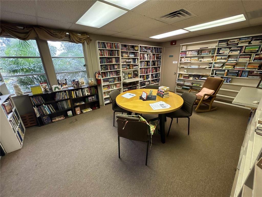 Dining room, Interior, Recessed Lighting