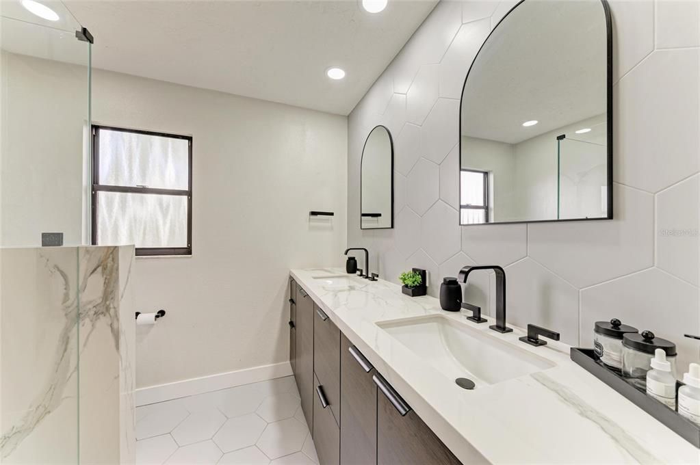 Bathroom, Dual Sink Vanities, Interior, Recessed Lighting