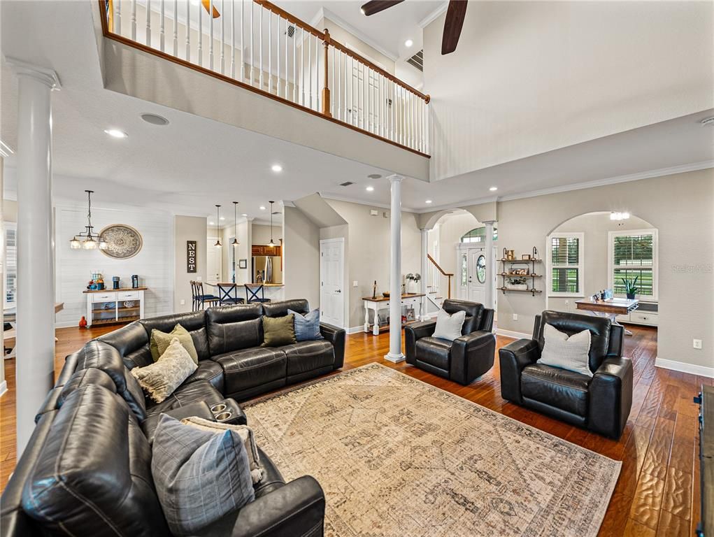 Interior, Living room, Pendant Lights, Recessed Lighting, Wood Texture Flooring