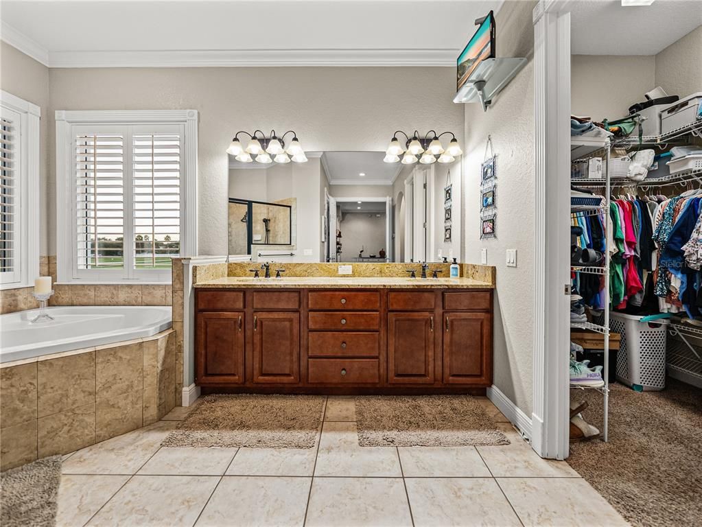 Bathroom, Dual Sink Vanities, Interior