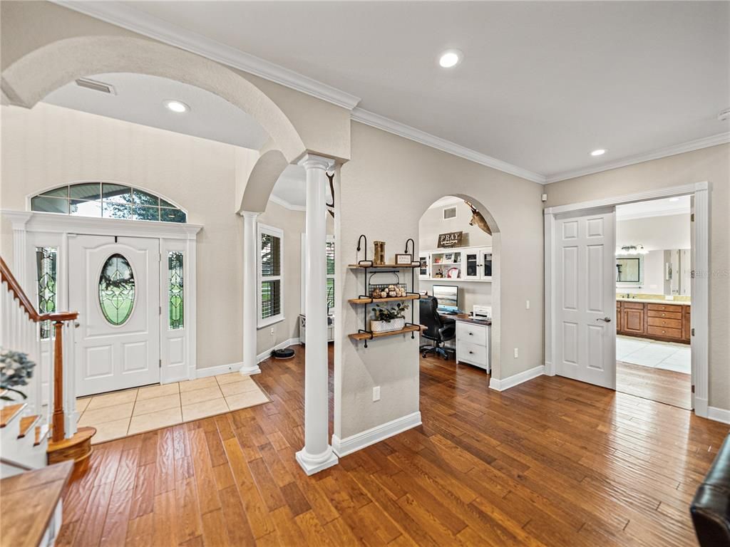 Interior, Recessed Lighting, Wood Texture Flooring