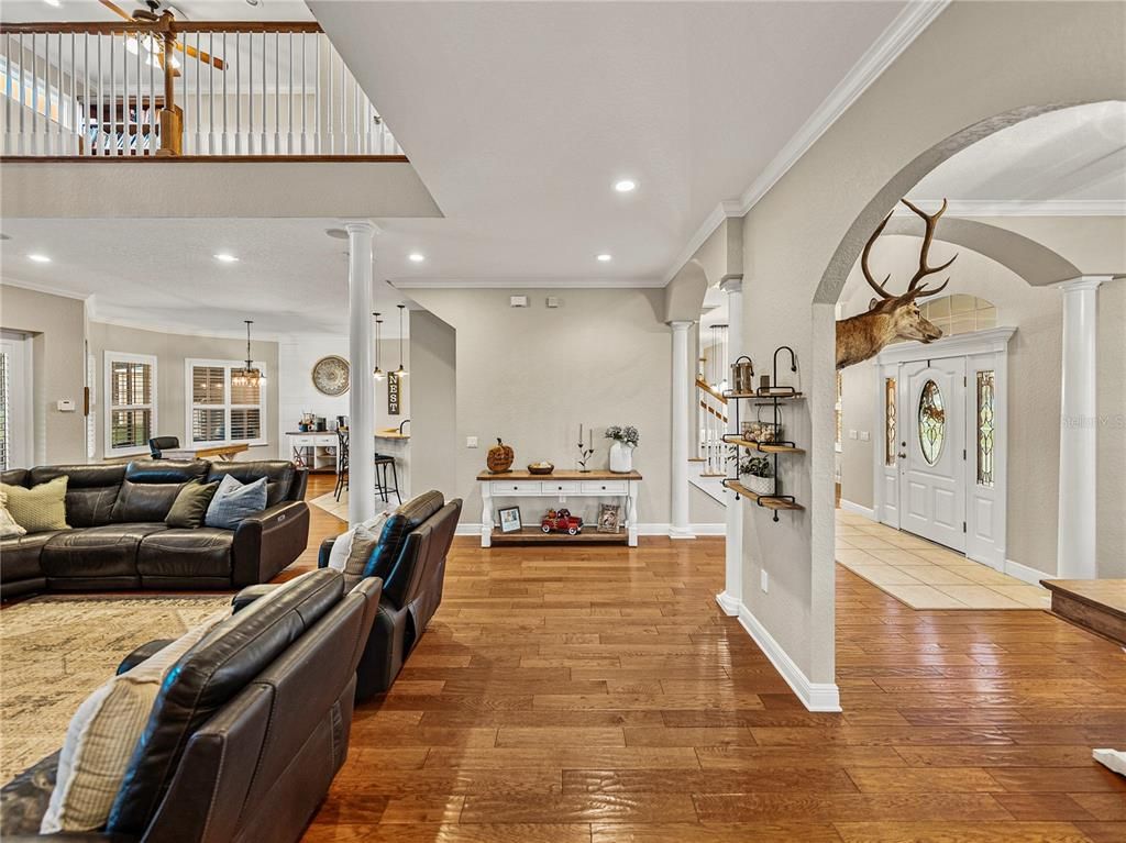 Dining room, Interior, Living room, Pendant Lights, Recessed Lighting, Wood Texture Flooring