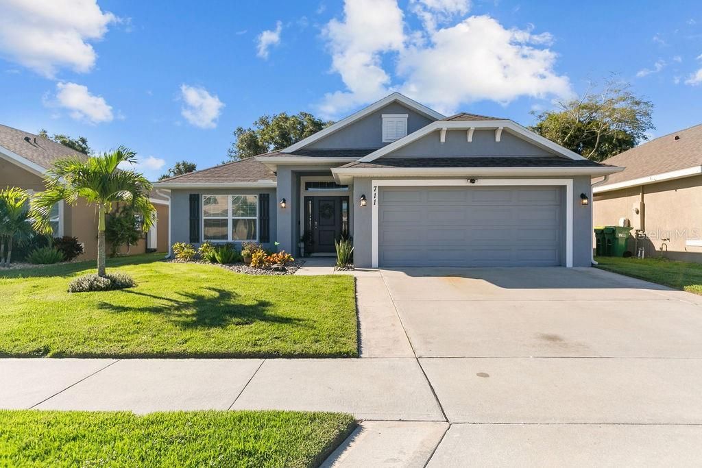 Attached, Exterior, Facade, Ranch