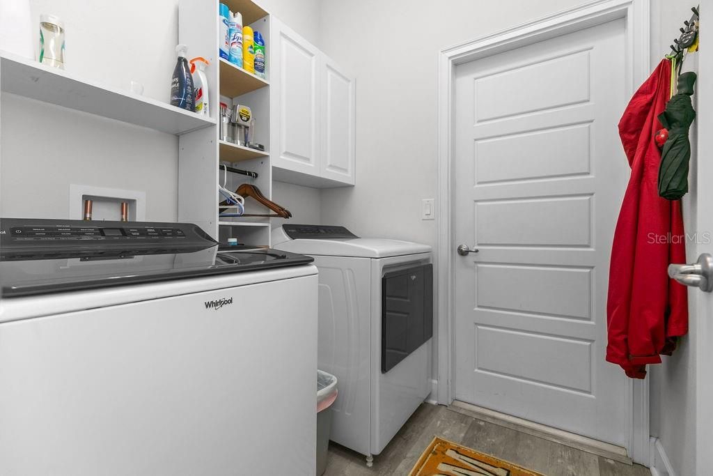 Interior, Washer, Wood Texture Flooring