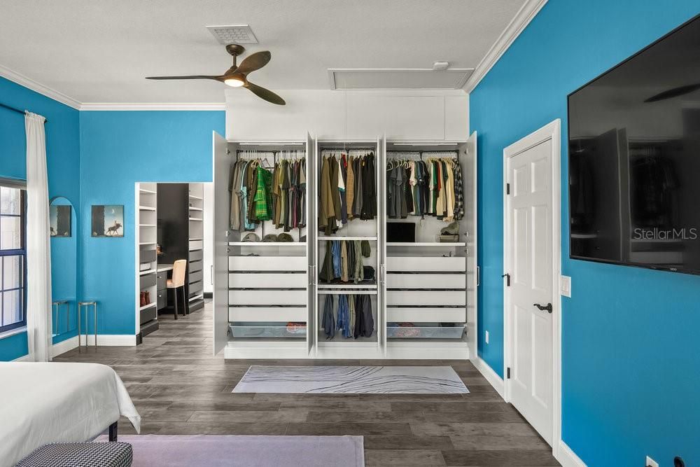 Interior, Walk-in Closets, Wood Texture Flooring