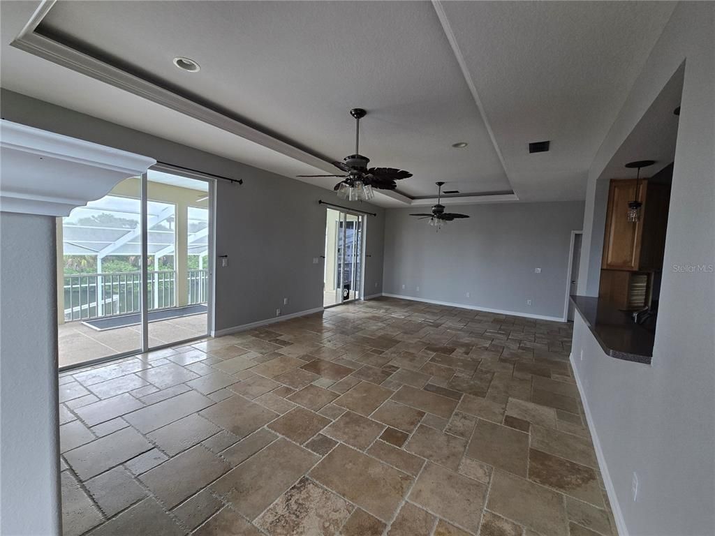 Empty room, Interior, Recessed Lighting