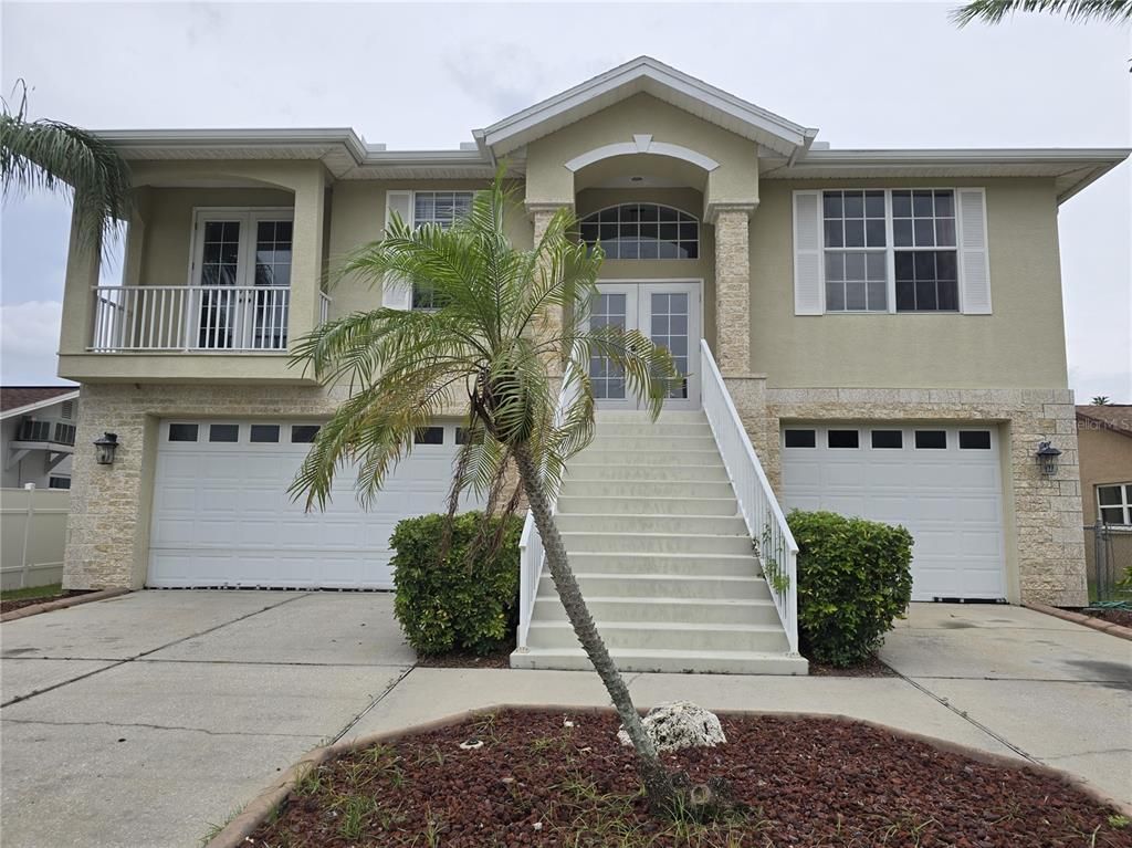 Attached, Exterior, Facade, Rowhouse