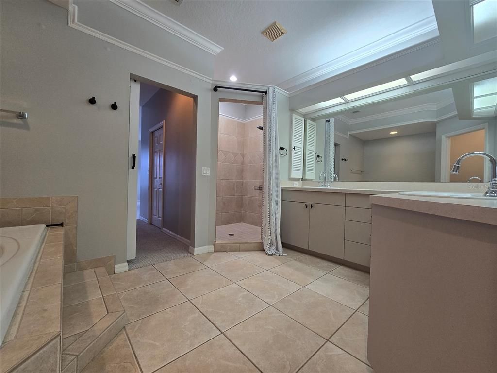 Bathroom, Dual Sink Vanities, Interior, Recessed Lighting