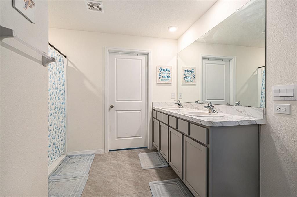 Bathroom, Dual Sink Vanities, Interior, Recessed Lighting