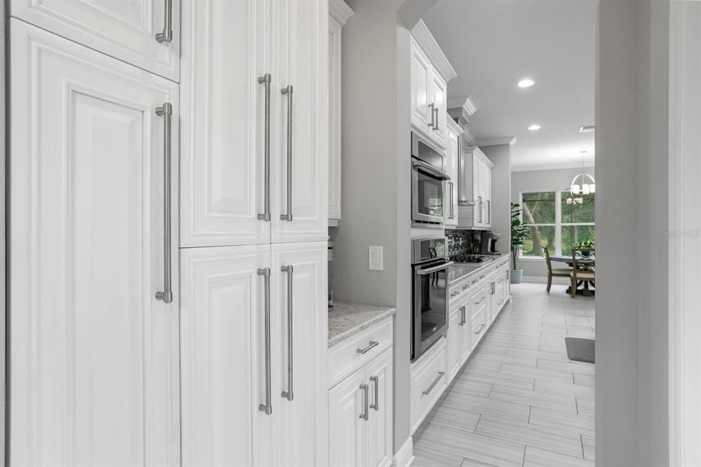 Chandelier, Interior, Kitchen, Recessed Lighting, Stainless Steel Appliances