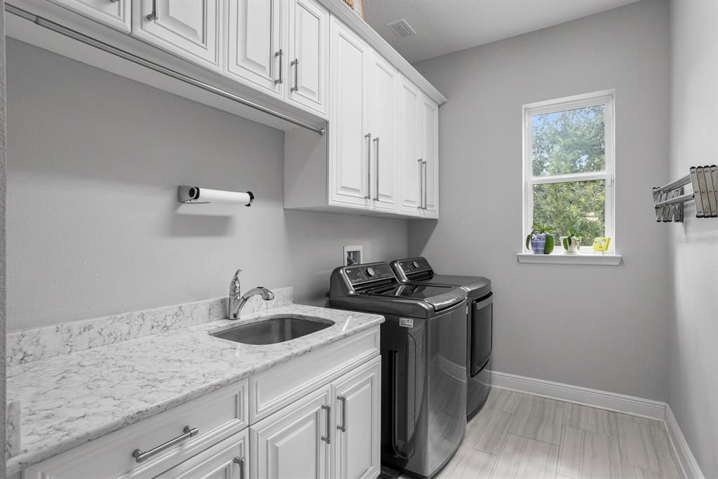 Interior, Washer, Wood Texture Flooring