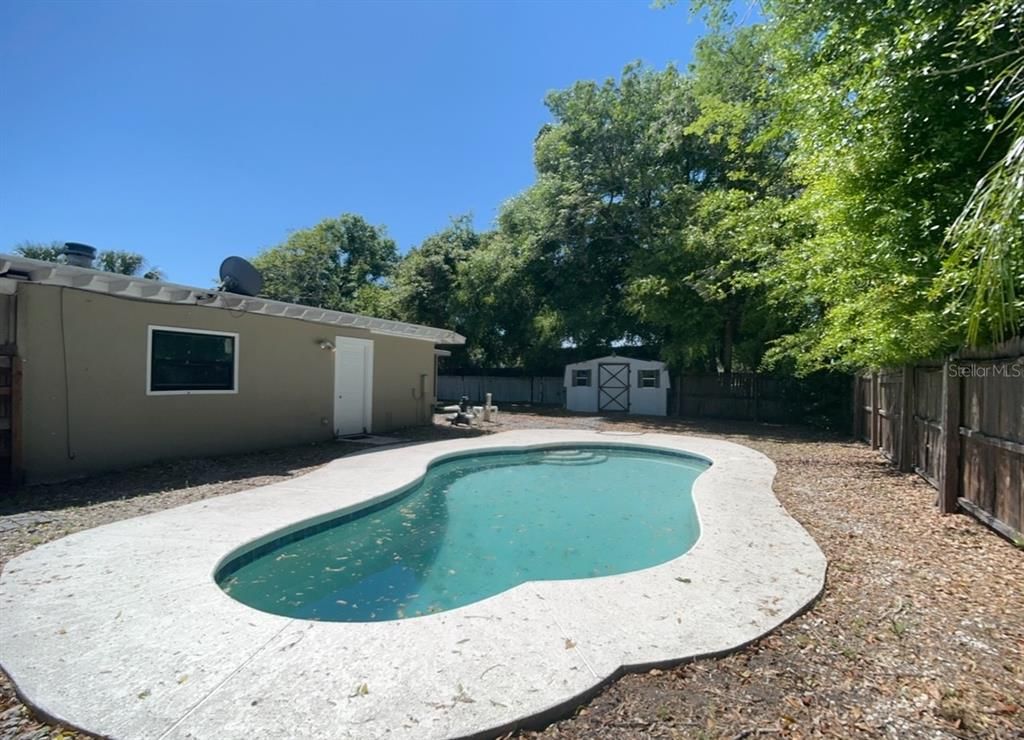 Exterior, Pool