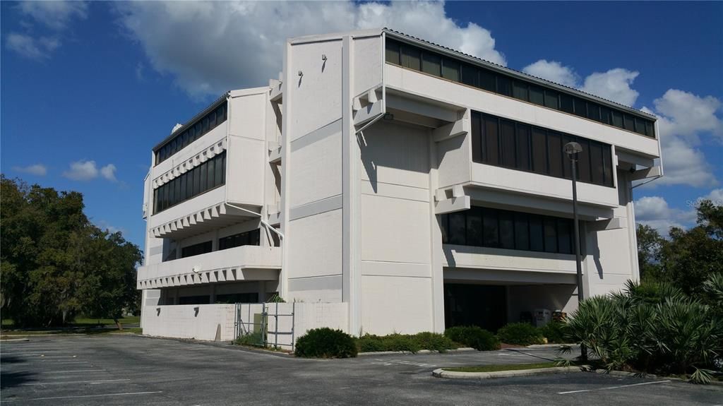 Exterior, Facade, Modern