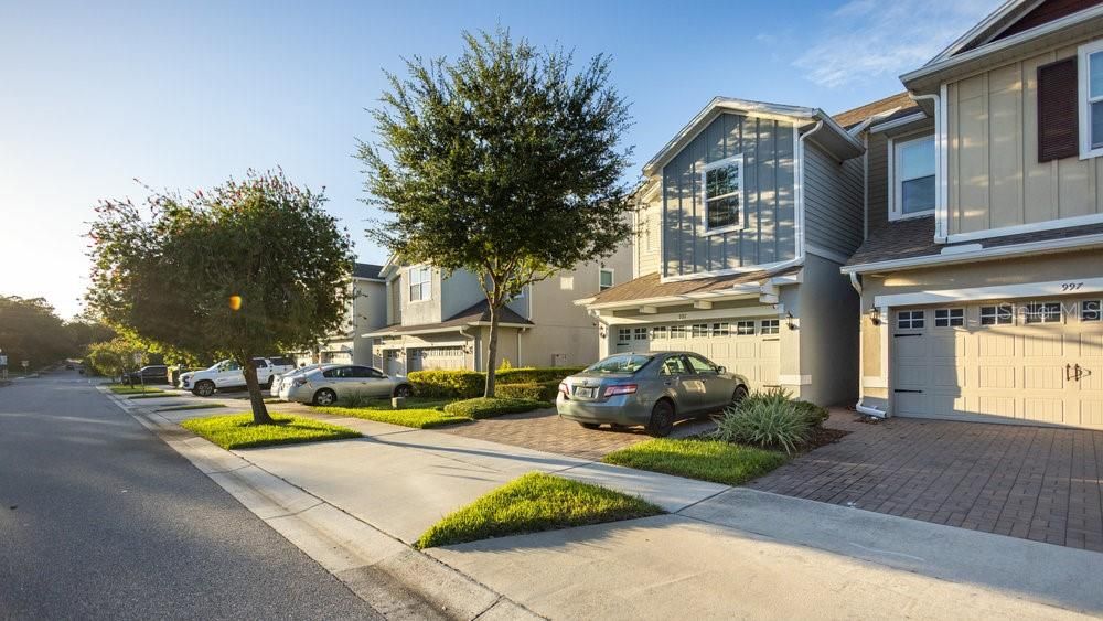 Attached, Exterior, Facade, Rowhouse