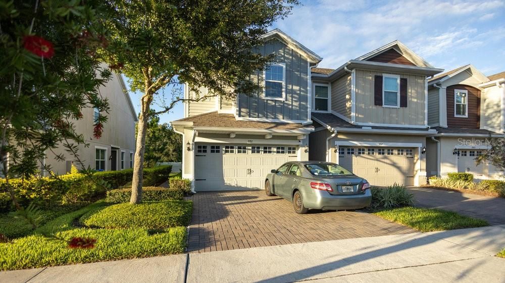 Attached, Exterior, Facade, American Craftsman