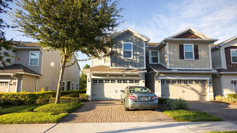 Attached, Exterior, Facade, American Craftsman