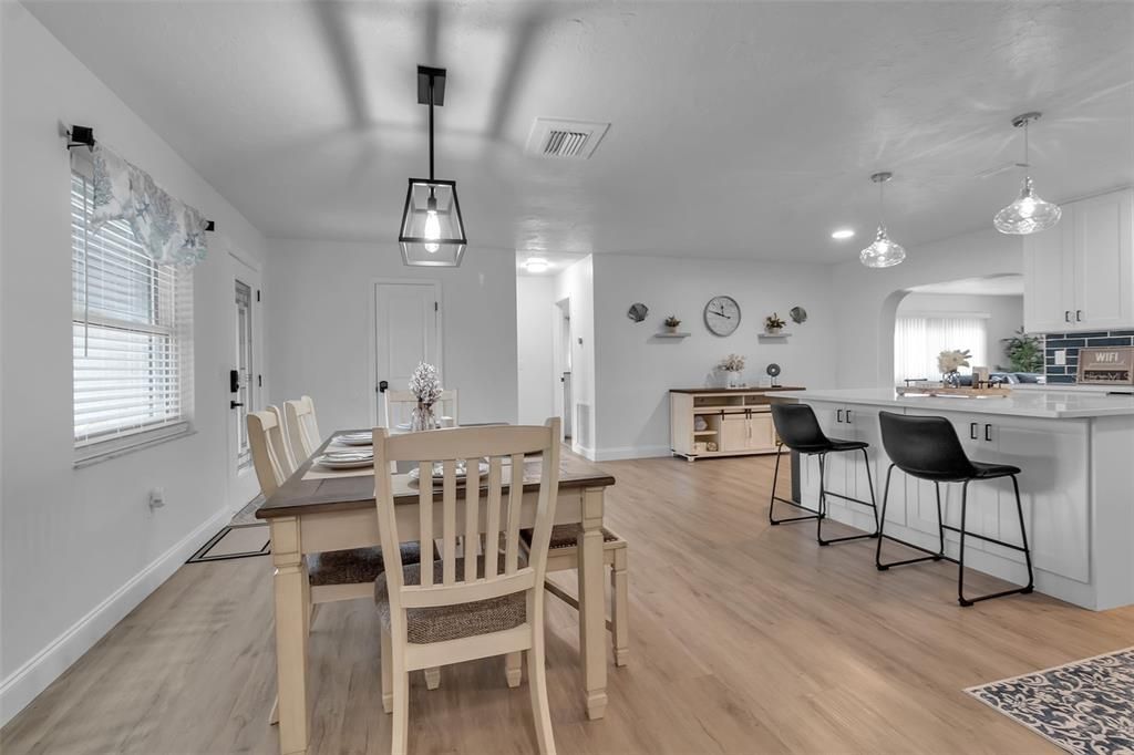 Dining room, Interior, Kitchen, Pendant Lights, Recessed Lighting, Wood Texture Flooring