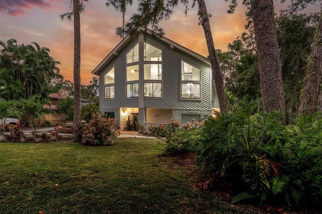 Backyard, Exterior, Facade, Queen Anne Victorian