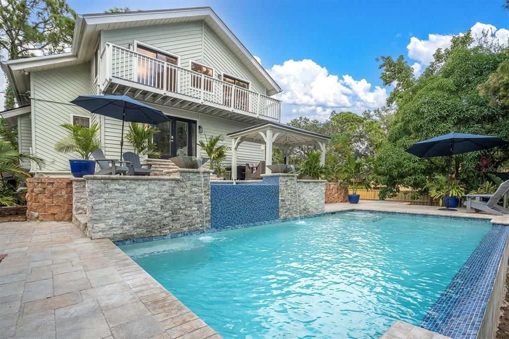 Exterior, Outdoor Kitchen, Pool