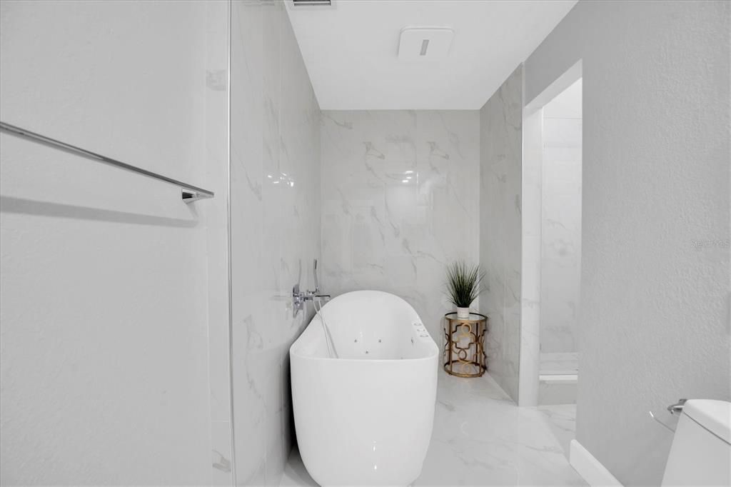 Bathroom, Free Standing Baths, Interior, Marble, Marble Walls
