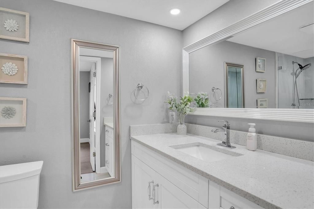 Bathroom, Dual Sink Vanities, Interior, Recessed Lighting