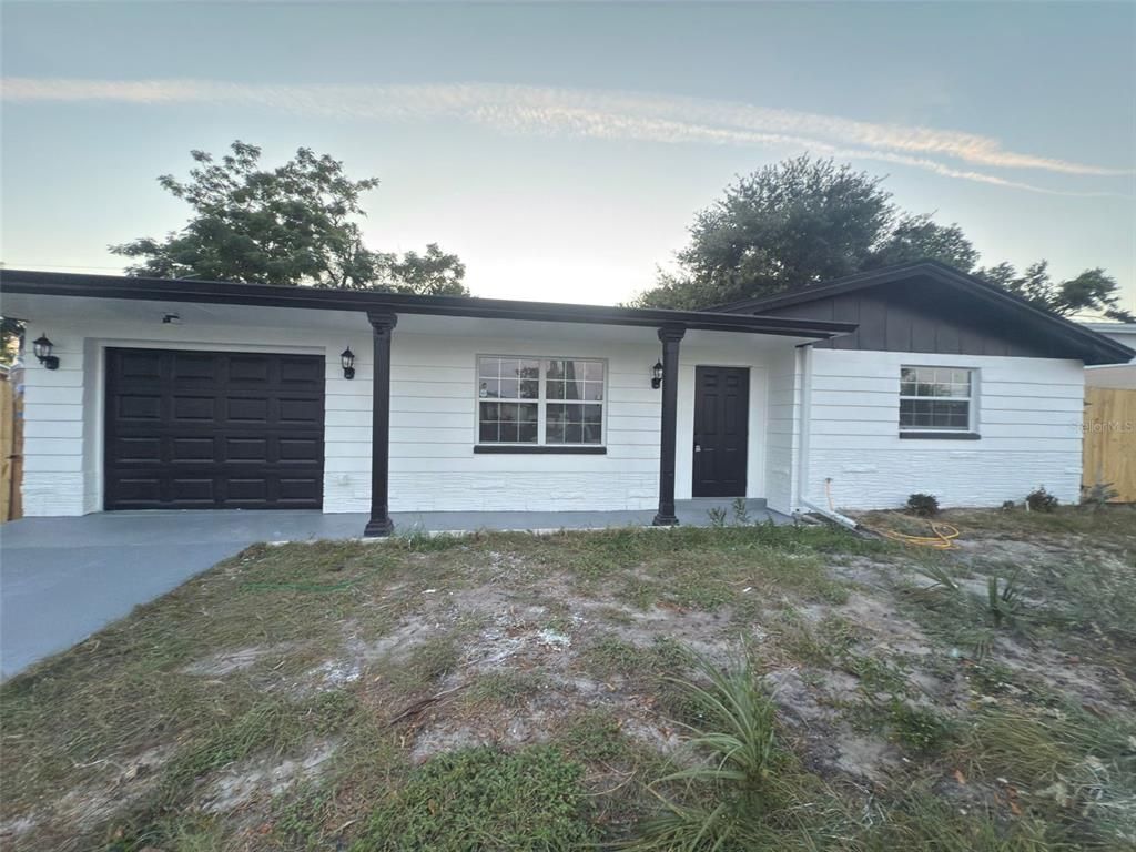 Attached, Exterior, Facade, Ranch