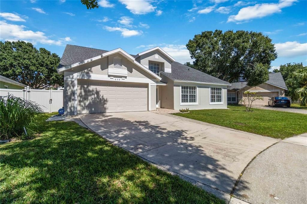 Attached, Exterior, Facade, Ranch