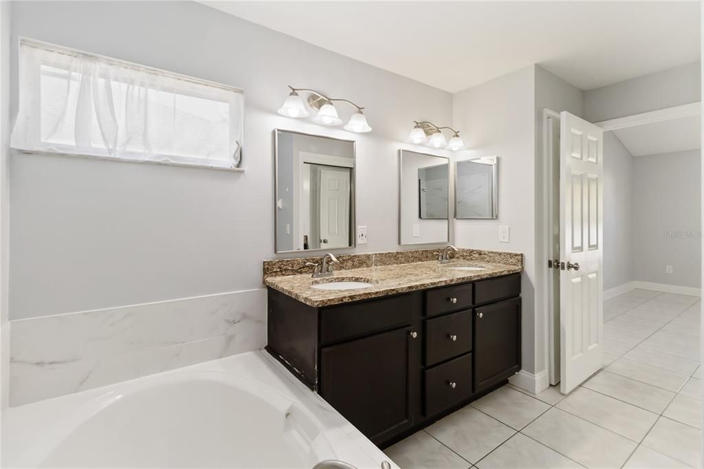 Bathroom, Dual Sink Vanities, Interior