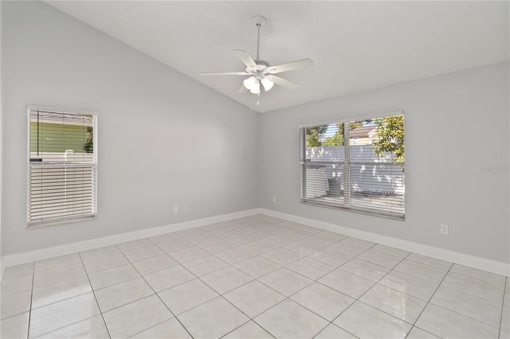 Empty room, Interior